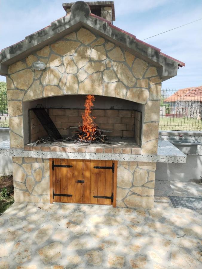 Holiday Home Nena Drniš Kültér fotó